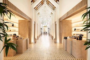 Couples treatment room(s), sauna, steam room, body treatments