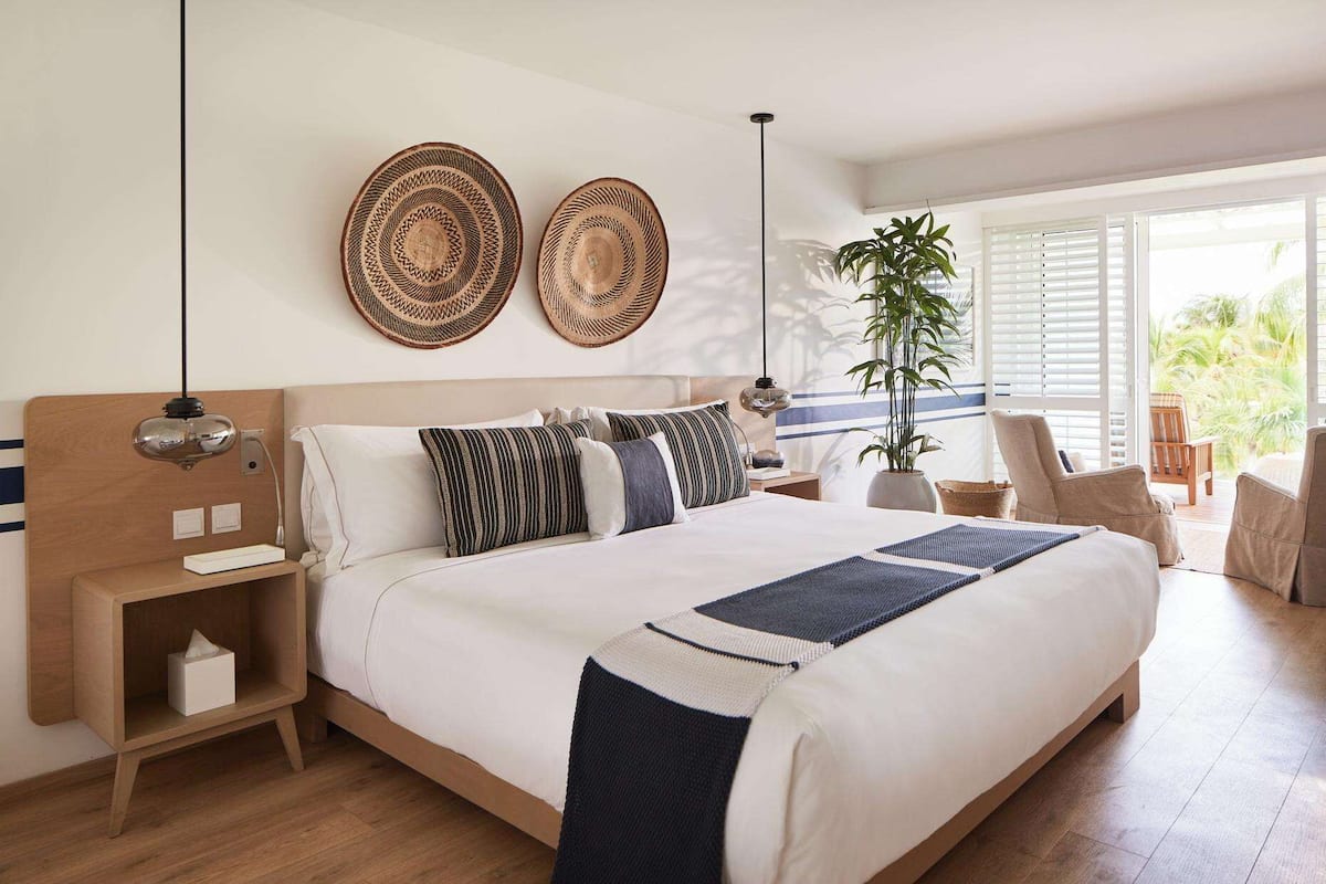 Superior Room | Hypo-allergenic bedding, minibar, in-room safe, desk