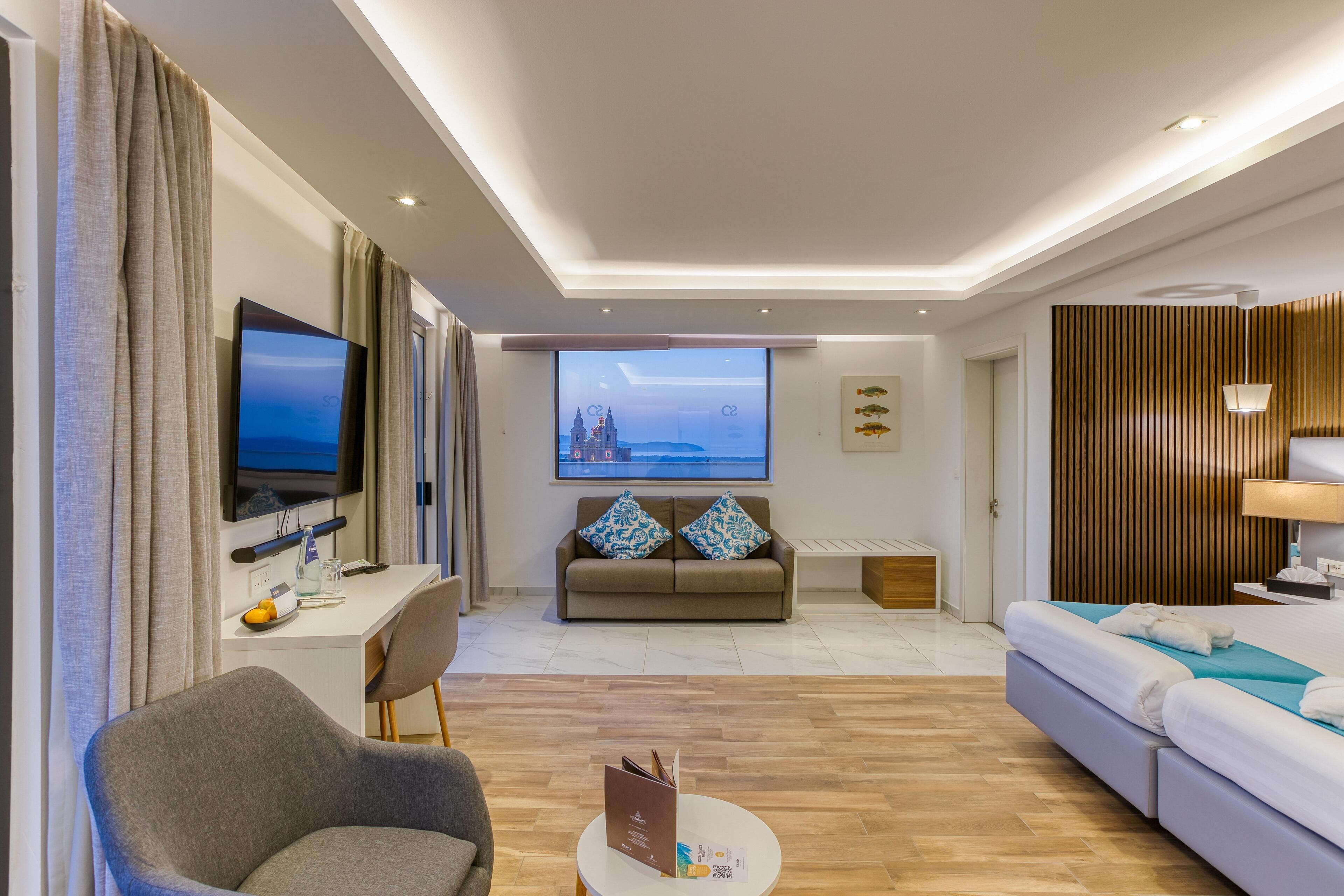 ラグジュアリー スイート | ミニバー、セーフティボックス (室内)、デスク、遮光カーテン