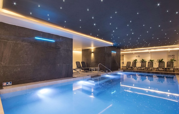 Indoor pool, 3 outdoor pools, pool umbrellas, sun loungers