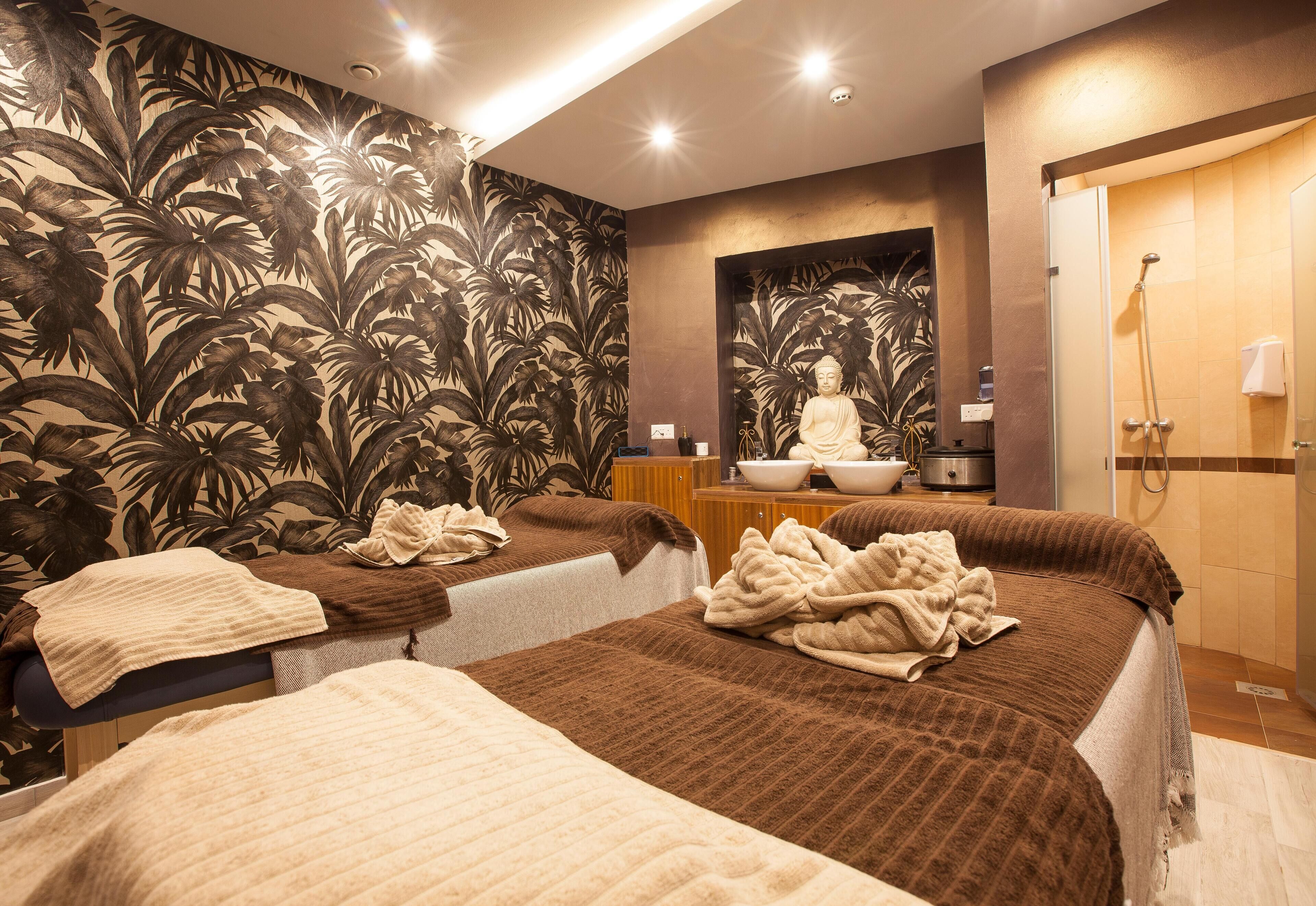 Couples treatment rooms, body treatments, hydrotherapy, aromatherapy