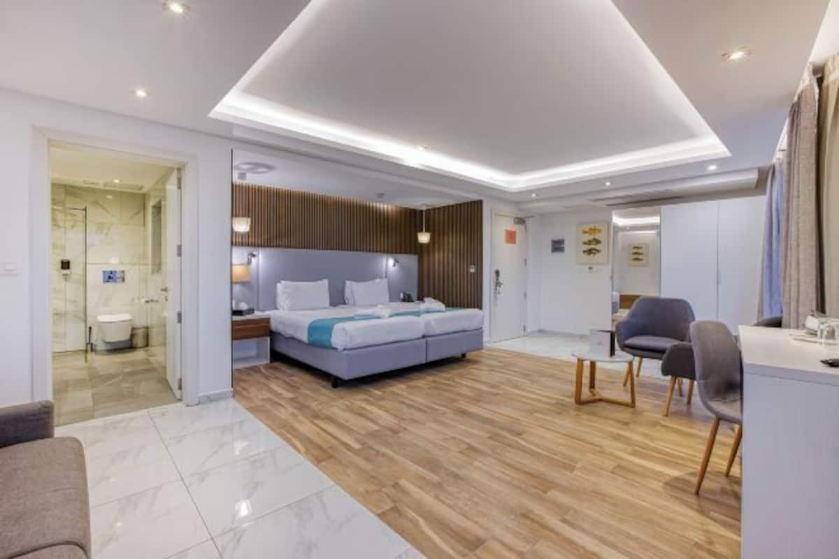 Minibar, in-room safe, desk, blackout curtains