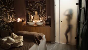 Parihoitohuone(ita), vartalohoitoja, hydroterapiaa, aromaterapiaa