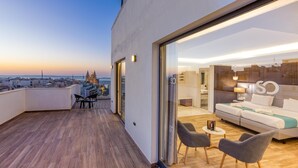A modern hotel room with a balcony, a sofa, and a small table. - Solana Hotel & Spa (Mellieha)