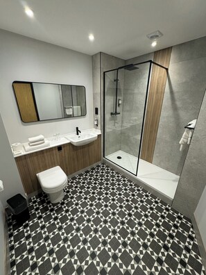 Executive Suite | Bathroom | Shower, rainfall showerhead, towels, soap - Hotel Nineteen (Barnsley)