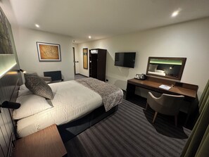 Double Room | Desk, free WiFi, bed sheets - Hotel Nineteen (Barnsley)