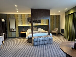 Executive Suite | Desk, free WiFi, bed sheets - Hotel Nineteen (Barnsley)