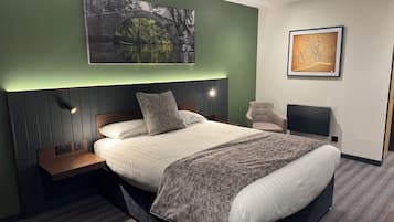 Double Room | Desk, free WiFi, bed sheets