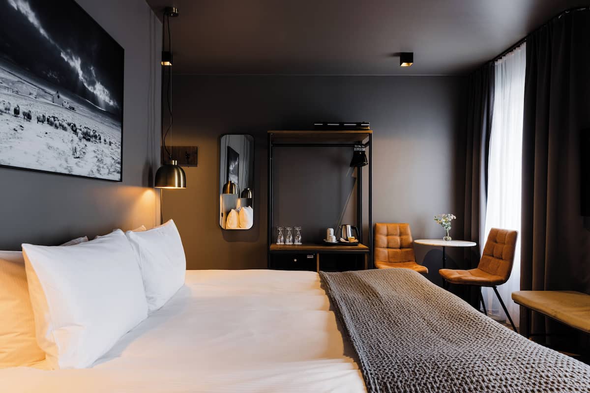 Værelse til 3 personer | Egyptiske bomuldslagner, premium-sengetøj, Select Comfort-senge