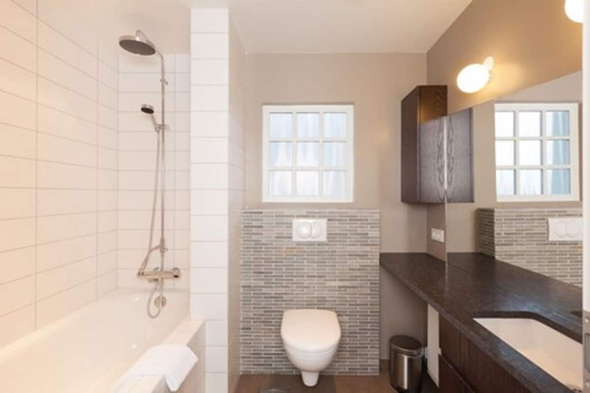 suite, 2 bedrooms | bathroom | free toiletries, hair dryer, towels