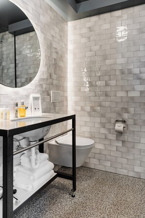 Junior Suite | Bathroom - Hotel Odinsve (Reykjavik)