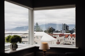 Suite – junior, balkong, fjellutsikt | Utsikt fra rommet