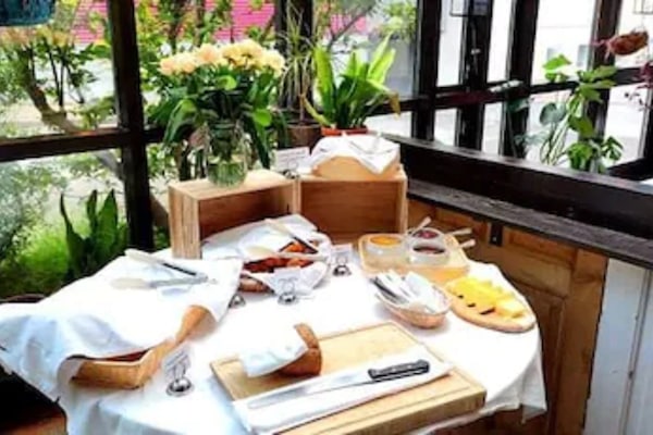 Sarapan bufet setiap hari dengan fi