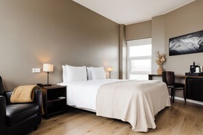Junior Suite, Balcony, Mountain View | Egyptian cotton sheets, premium bedding, Select Comfort beds, free WiFi - Hotel Odinsve (Reykjavik)