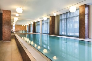 Indoor pool, pool loungers - Adina Apartment Hotel Copenhagen (Copenhagen)
