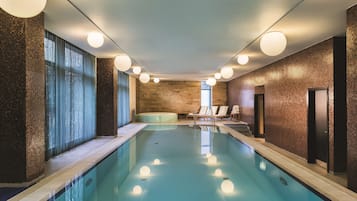 Indoor pool, pool loungers