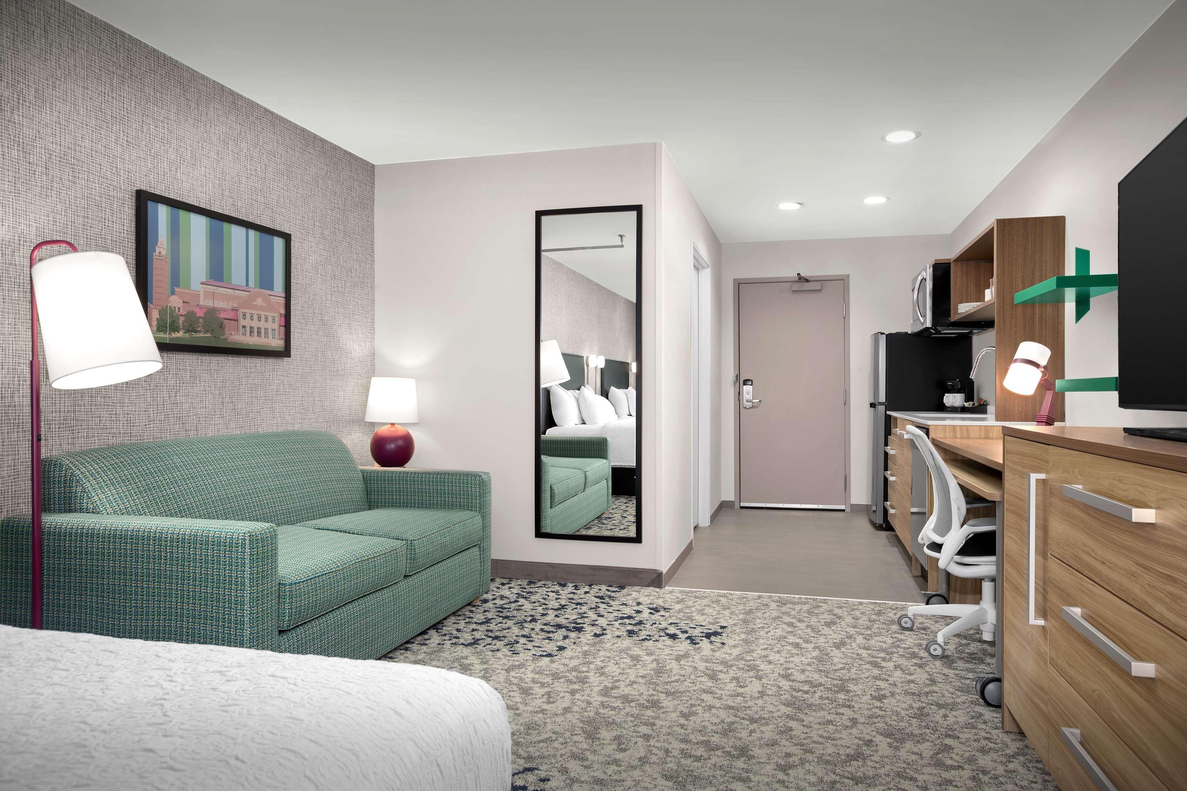 Desk, laptop workspace, iron/ironing board, free WiFi