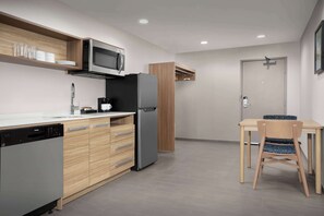 Full-sized fridge, microwave, dishwasher, coffee/tea maker - Home2 Suites by Hilton Lubbock University (Lubbock)