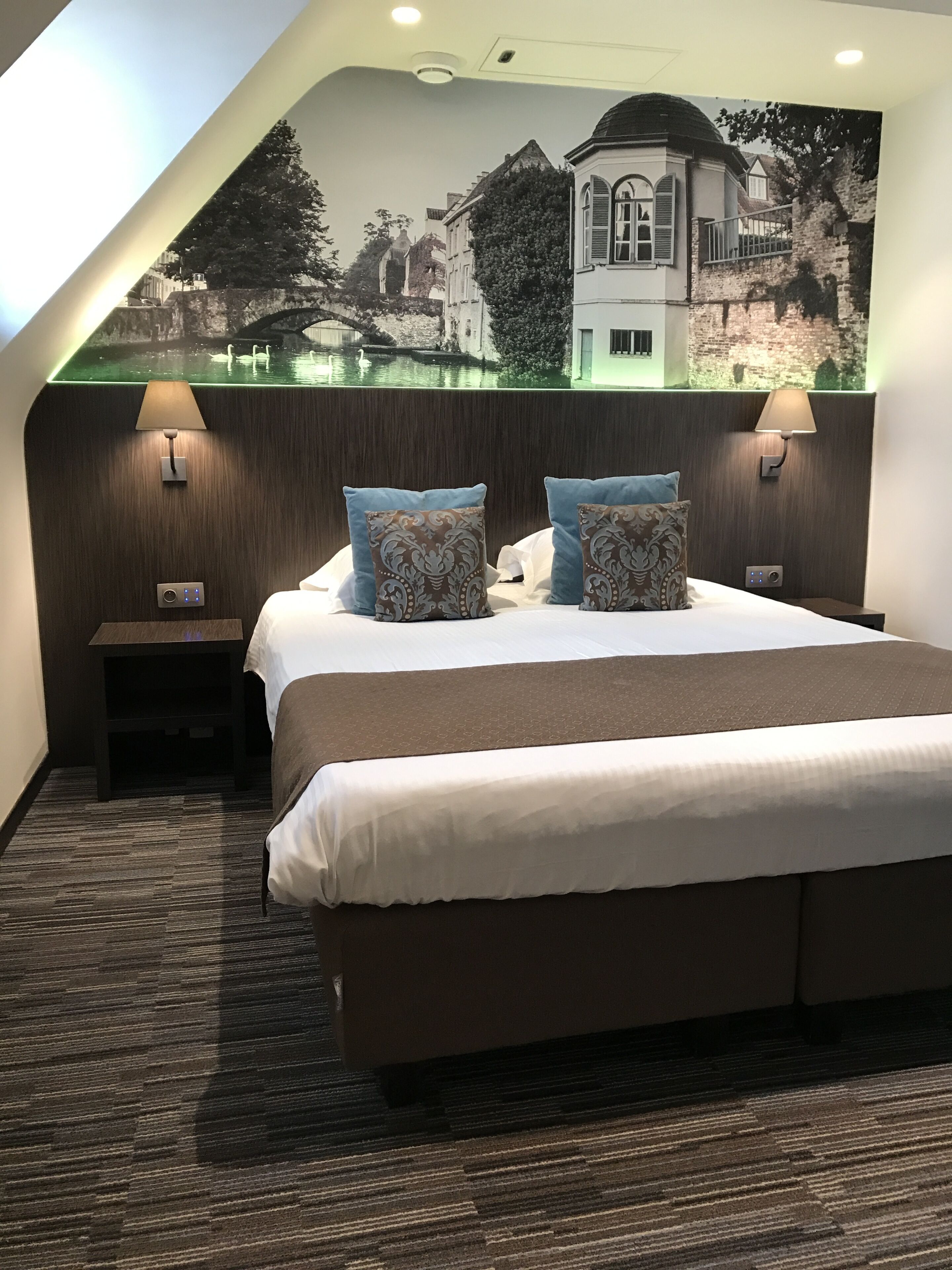 standard double room | 1 bedroom, in-room safe, individually decorated, individually furnished