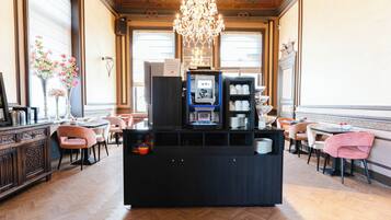 Desayuno continental todos los días (EUR 20 por persona)