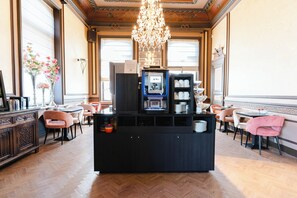 Kontinental frukost varje dag (EUR 20 per person)