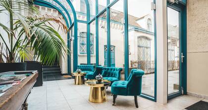 Golden Tree Hotel