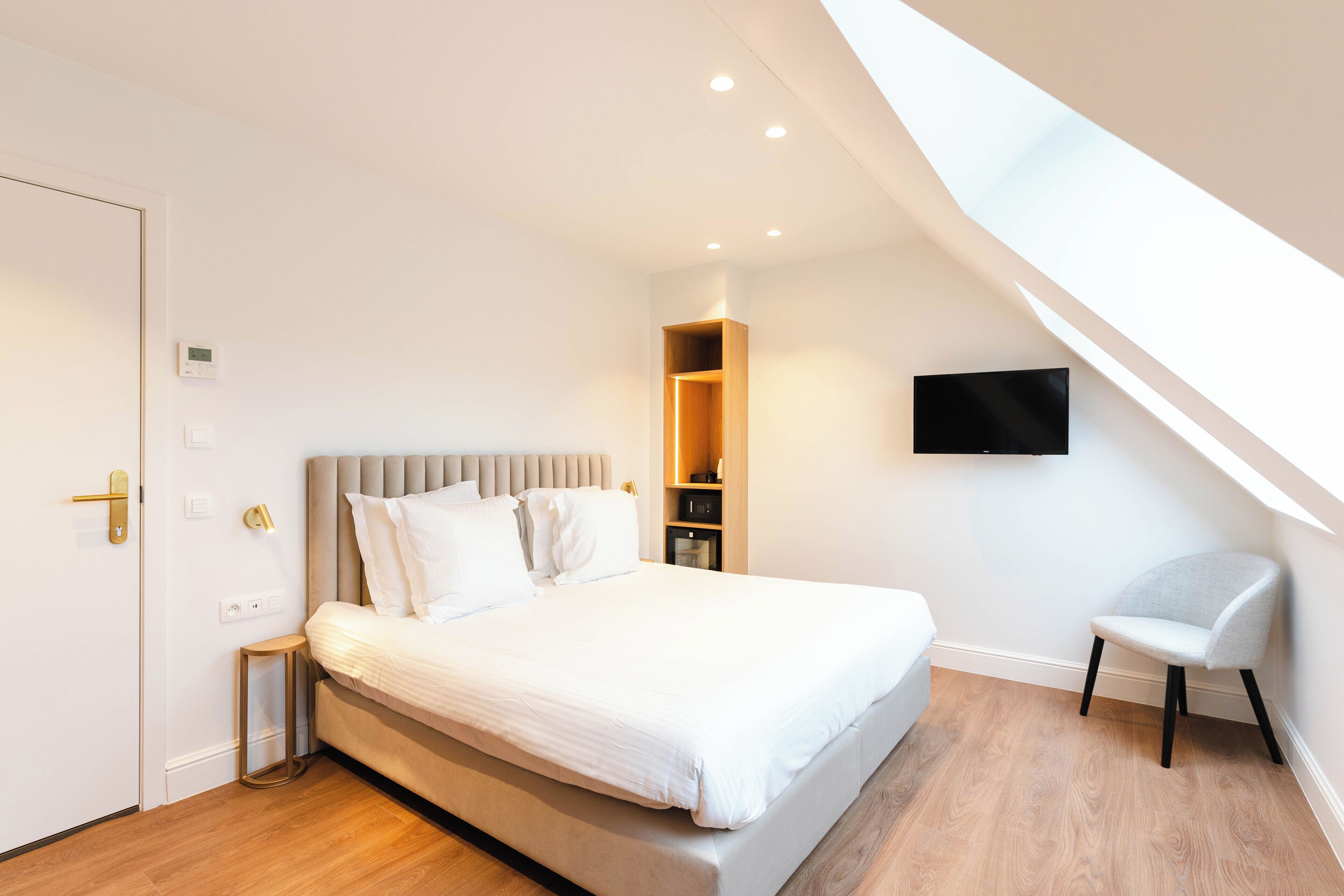 Dúplex Grand | Caja fuerte, decoración individual, mobiliario individual y escritorio