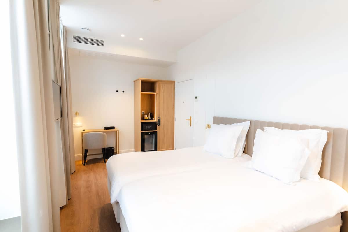 Deluxe Twin Room | 1 bedroom, in-room safe, individually decorated, individually furnished