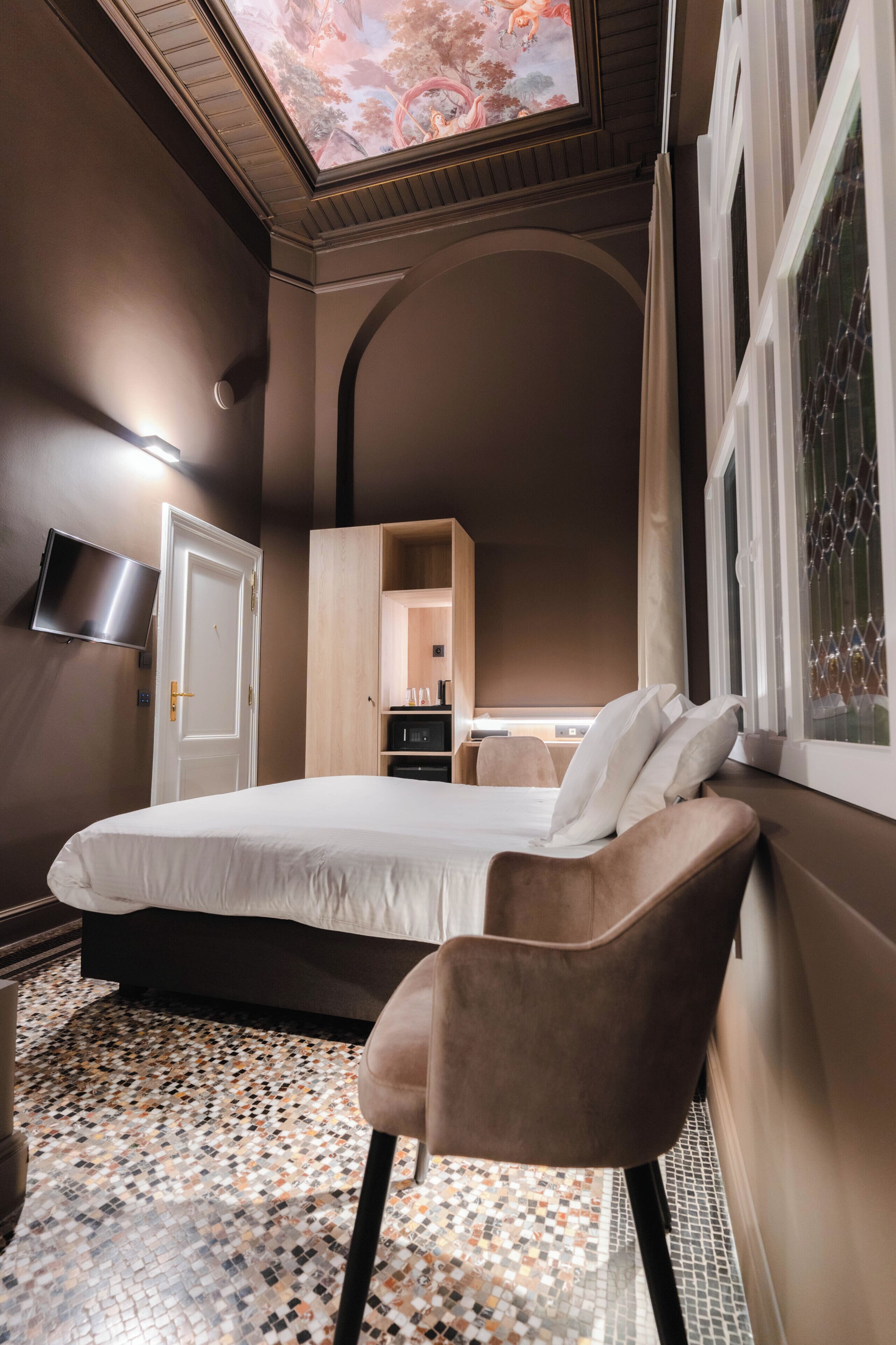 Cosy double with open bathroom | Zimmersafe, individuell dekoriert, individuell eingerichtet