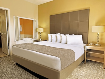 Suite, 3 Bedrooms | In-room safe, desk, iron/ironing board, free WiFi at Floridays Resort Orlando