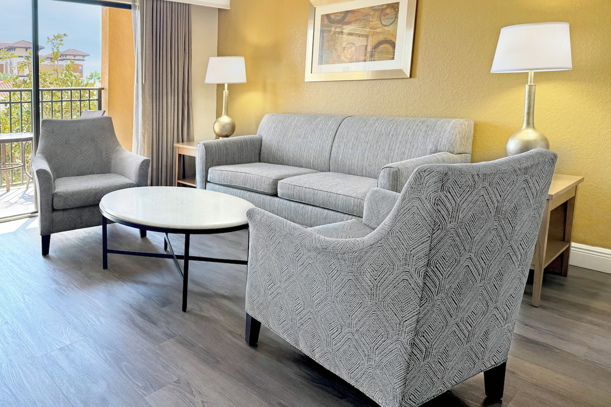 Suite, 2 camere da letto | Area soggiorno | TV al plasma, lettore DVD