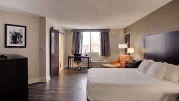 Room, 1 Queen Bed, Accessible | Living area