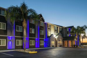 Exterior - Microtel Inn & Suites by Wyndham Tracy (Tracy)