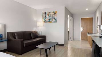 Studio suite, 1 queensize bed, toegankelijk voor mindervaliden, niet-roken (Efficiency) | Een kluis op de kamer, een bureau, geluiddichte muren