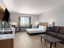 Studio Suite, 1 Queen Bed, Accessible, Non Smoking (Efficiency) | In-room safe, desk, soundproofing, iron/ironing board