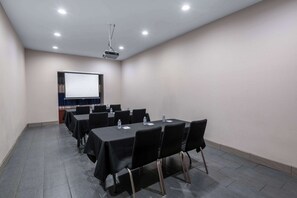 Meeting facility - Microtel Inn & Suites by Wyndham Tracy (Tracy)