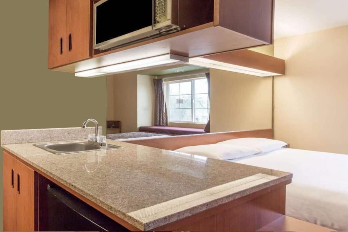 Caja de seguridad en la habitación, escritorio y insonorización