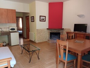 舒适公寓, 2 间卧室 | 客厅 | 20-英寸等离子电视 （配备有线频道）、电视