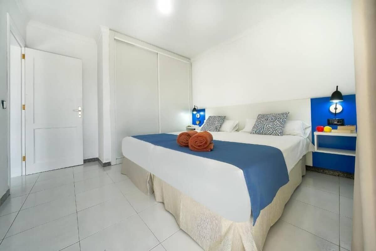 1 chambre, lit de bébé (gratuit), literie fournie