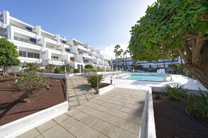 2 piscinas al aire libre