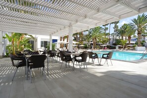Poolside bar