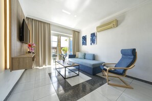 1 Schlafzimmer, kostenlose Babybetten, Bettwäsche