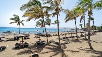 Una spiaggia nelle vicinanze