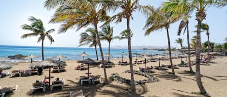 Una spiaggia nelle vicinanze