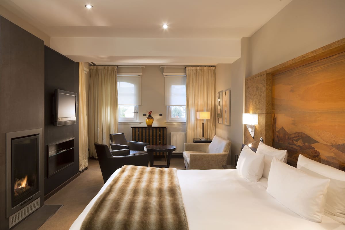 deluxe double room (access to yonasaya spa) | in-room safe, individually decorated, individually furnished, desk