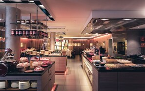 Desayuno buffet (EUR 30 por persona)
