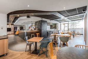 Bar (en el alojamiento)