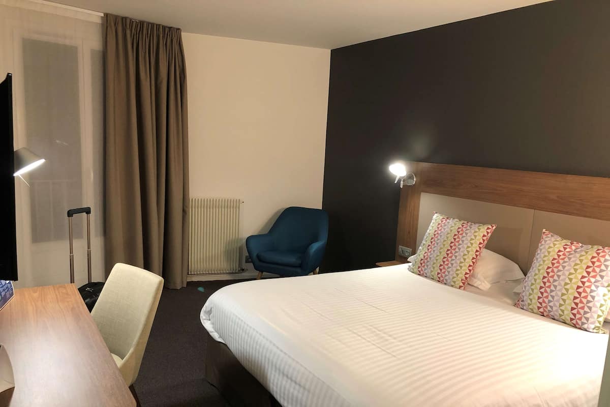 Standard Room, 1 Double Bed | 1 bedroom, premium bedding, desk, laptop workspace