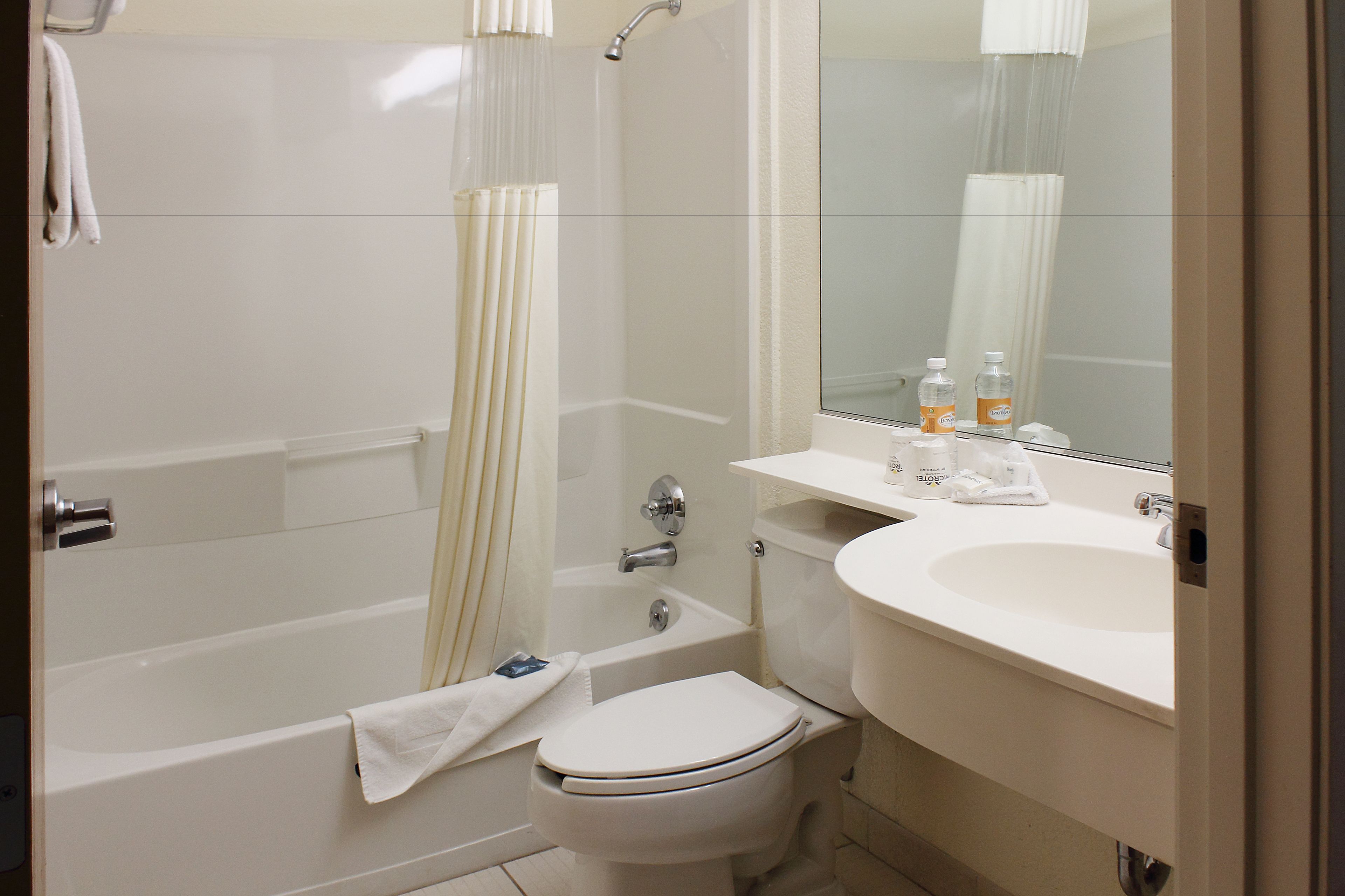 free toiletries, towels