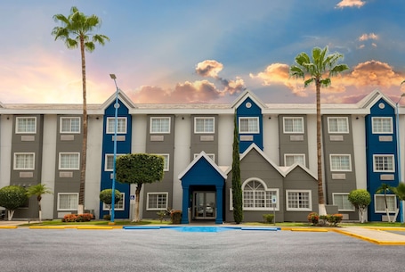 Exterior. Microtel Inn & Suites by Wyndham Culiacan